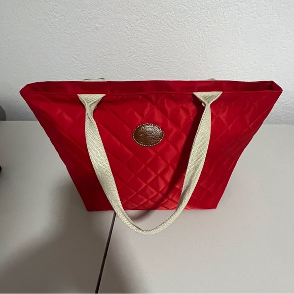 Red Quilted Tote Bag Gold Hardware Detail Canvas Strap Zip Closure NWOT - Picture 3 of 9